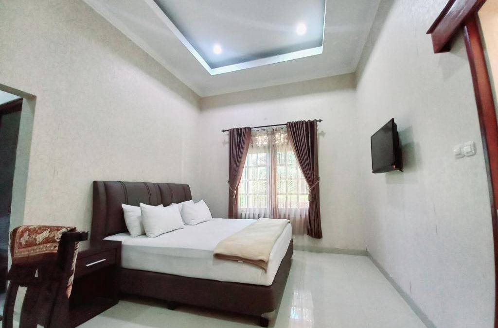Bangkalan Hotel | Hotel Ningrat Syariah near Alun Alun Bangkalan