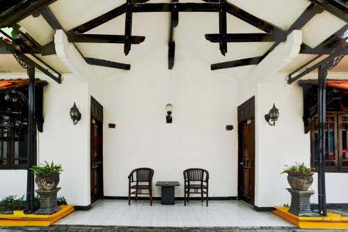 Waru Hotel | Hotel O Bungurasih Near Juanda International Airport Formerly Griya Waru Hotel