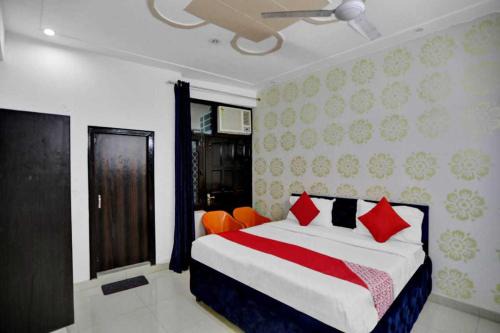 Sector 27 Hotel | Hotel O Crown