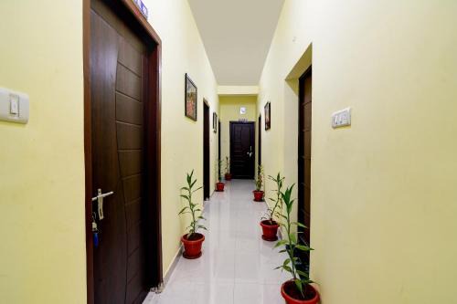 Bhubaneshwar Hotel | Hotel O Sri Balaji Guest House