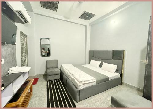 Varanasi House | Hotel P&Palace Guest House Near Shri Kashi Vishwanath Temple - Free Wifi and Parking Facilities - Fully Air Conditioning- Best Hotel