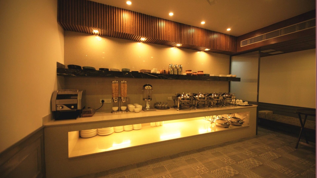 Saket Hotel | Hotel Palm Greens