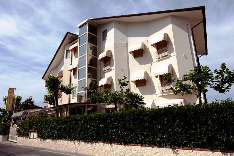 Marina di Massa Hotel | Hotel Peselli