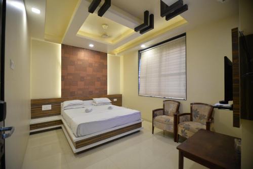 Solapur Hotel | Hotel Radhe Krishna