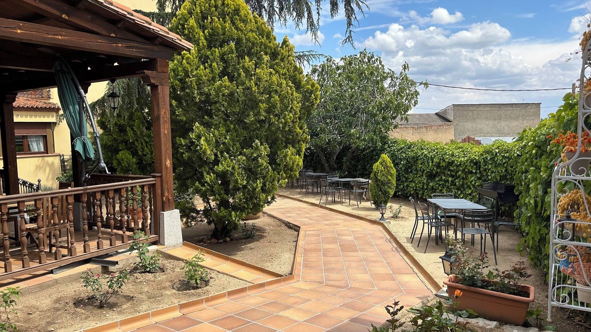 Cebreros Hotel | HOTEL RESTAURANTE EL CASTREJON