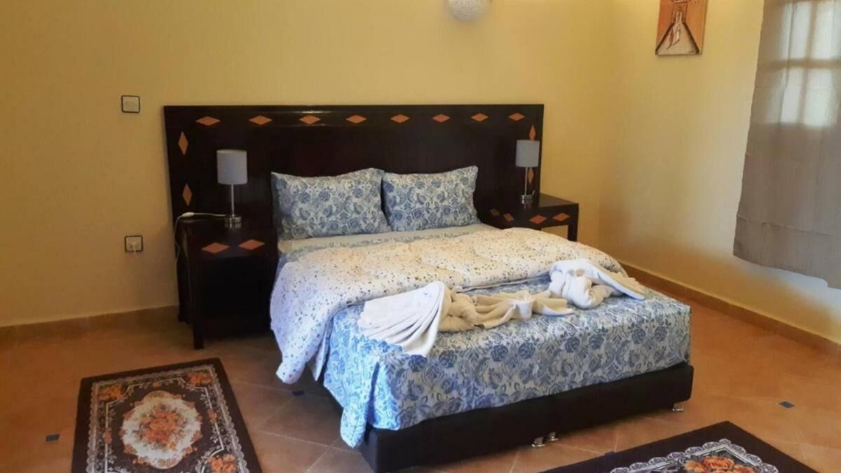 Arset El Bilk Apartment | Hotel Riad H n°117 Luxury bedroom with sofa bed