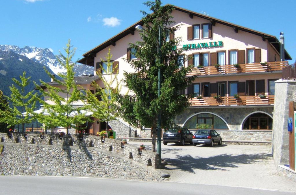 Teglio Hotel | Hotel Ristorante Miravalle