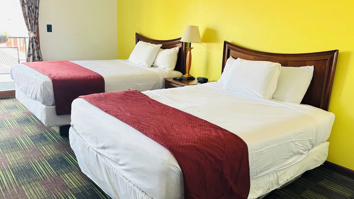 Sandusky Hotel | Hotel Room 3 Miles to Cedar Point!