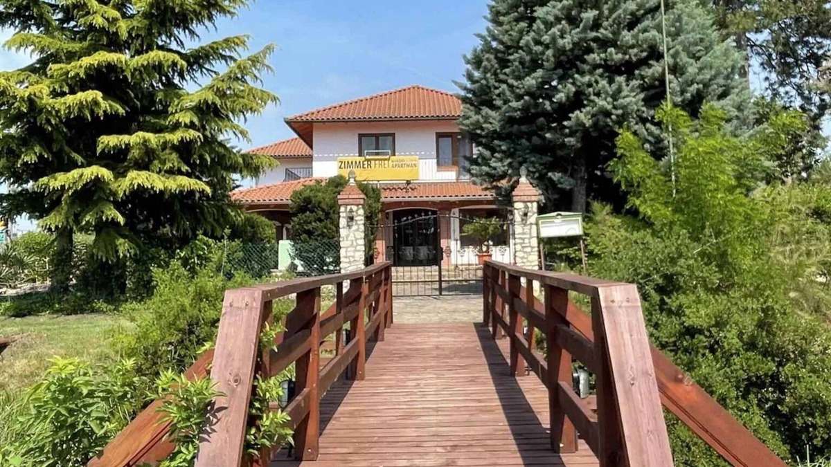 Balatonboglar Apartment | Hotel room in guesthouse with balcony, panorama and breakfast