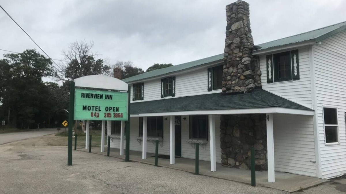 Grayling Hotel | Hotel room with Ausable River access 2 queen beds