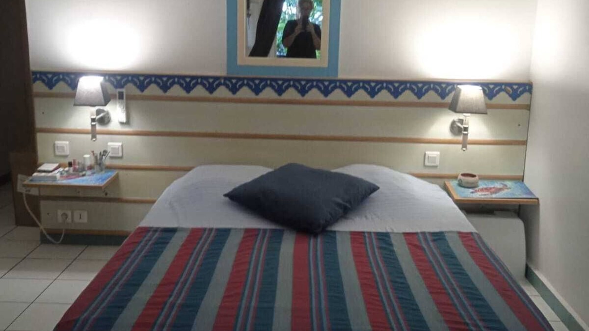 Trois-Ilets Hotel | Hotel room with terrace, air-conditioning not overlooked, quiet, greenery and beach.