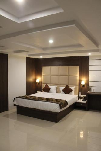 Sualkuchi Hotel | Hotel Royal Heritage Guwahati