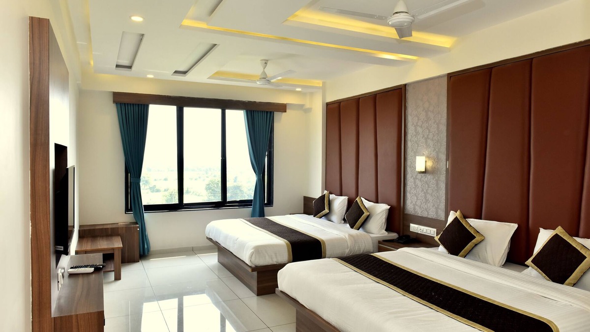 Ahmedabad Hotel | Hotel Royal Square by Sky Stays