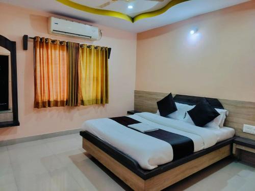 Shirdi Hotel | Hotel Sai Laxmi- Walkable Distance from Sai baba Temple
