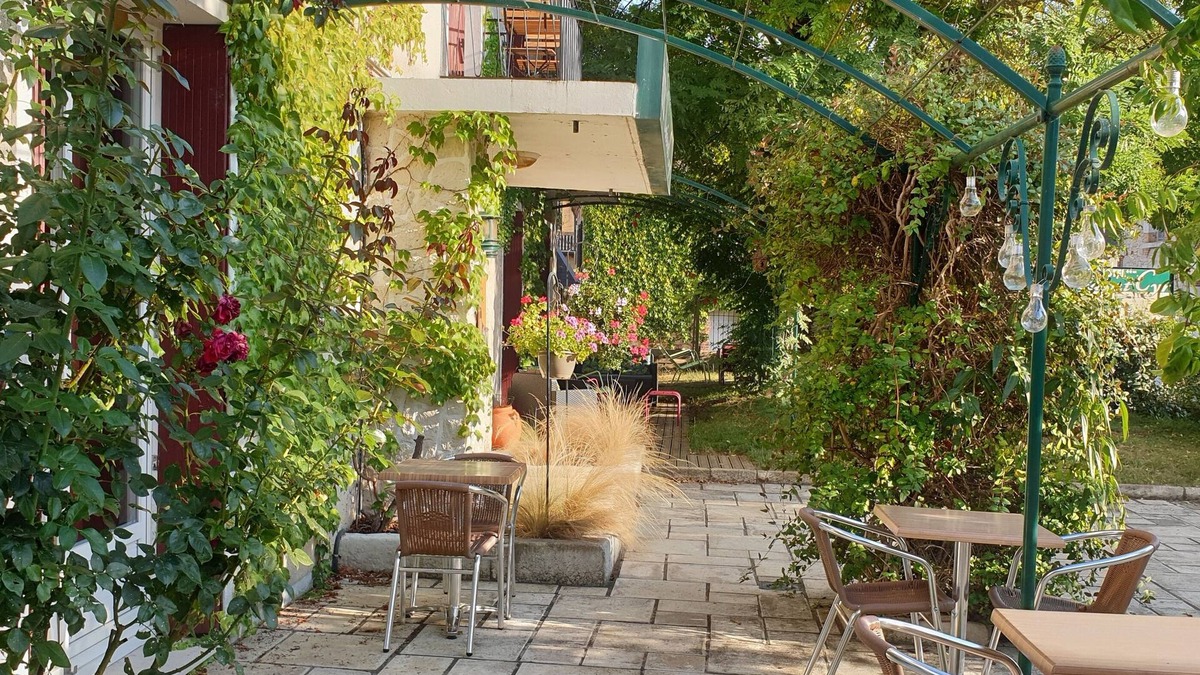 La Ferte-Saint-Cyr Hotel | Hotel Saint Cyr