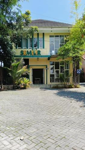 Sampang Hotel | Hotel Semilir Syariah Sampang