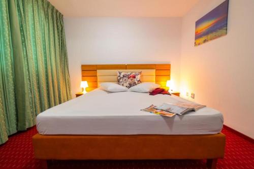 Sector 6 Hotel | Hotel Sir Orhideea
