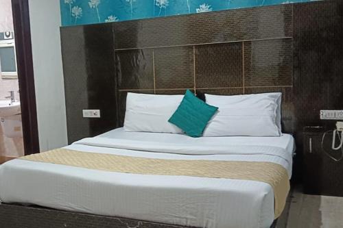 Mahipalpur Extension House | Hotel Sky View