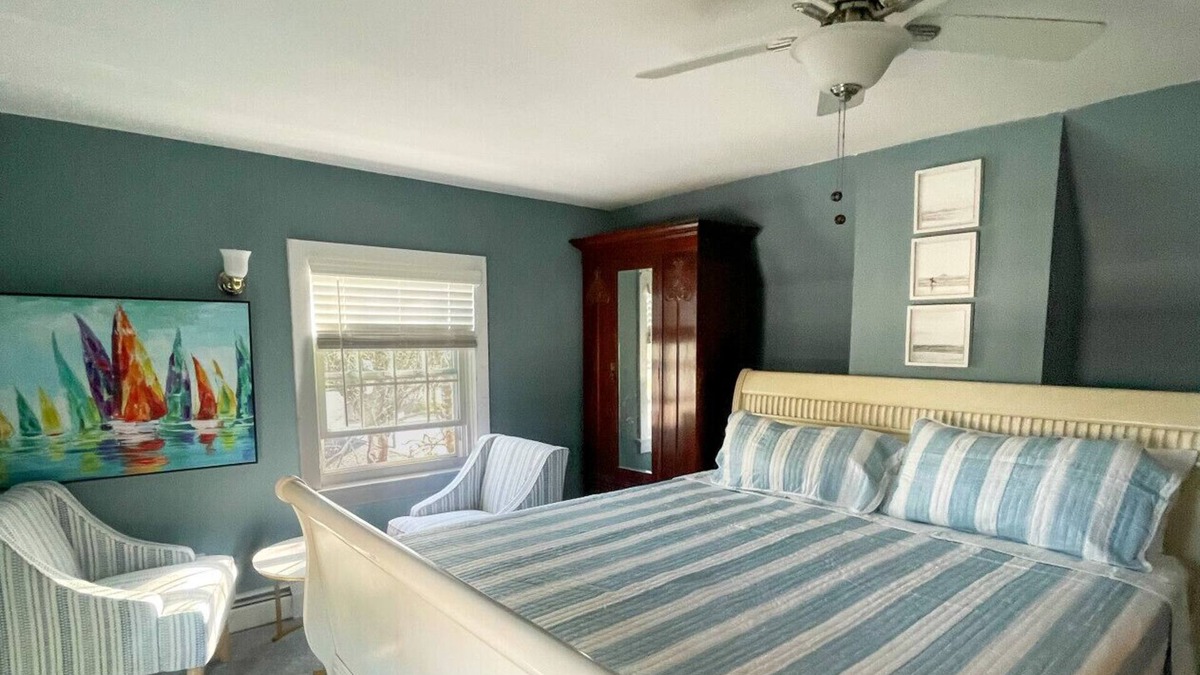 Beach Haven House | Hotel style room 300' from beach