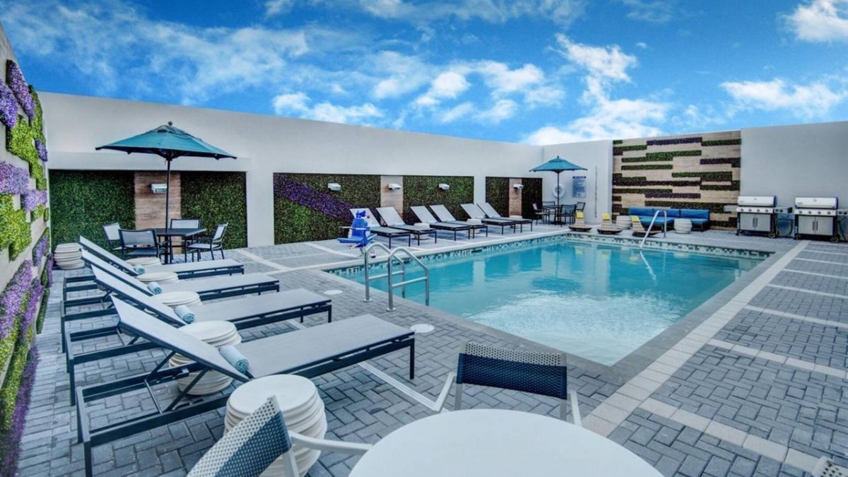 Flagami Hotel | Hotel-Style Stays for Families & Groups | Close to Miami Airport 2 Units | Kitch