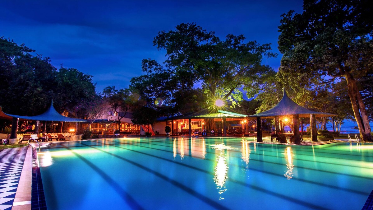 New Town Hotel | Hotel Sudu Araliya