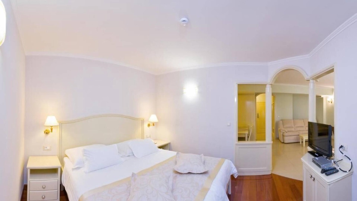 Brela Apartment | Hotel Sunceva Postelja Brela - Luxury studio with balcony and side sea view