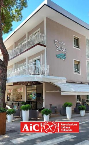 Alba Hotel | Hotel Susy - Ambienti rinnovati - direttamente su viale Dante e a due passi dal mare