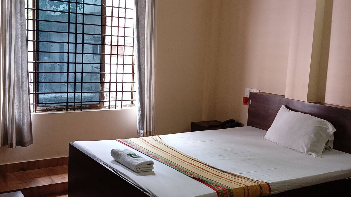 Dibrugarh Hotel | Hotel Tashi by ROH