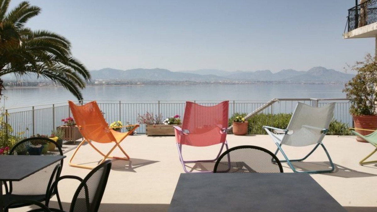 Loutraki-Agioi Theodoroi Hotel | Hotel Theoxenia