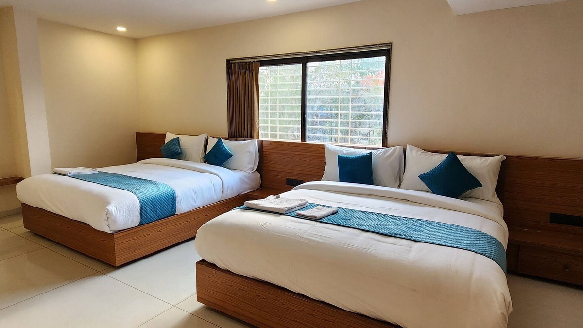 Sanwer Hotel | Hotel The Avirajan