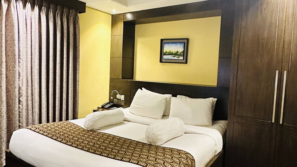 Dhaka Hotel | Hotel The Capital