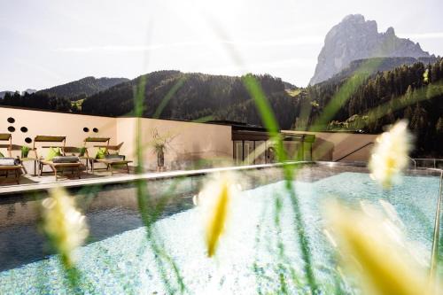 Santa Cristina Val Gardena Hotel | Hotel Touring Dolomites