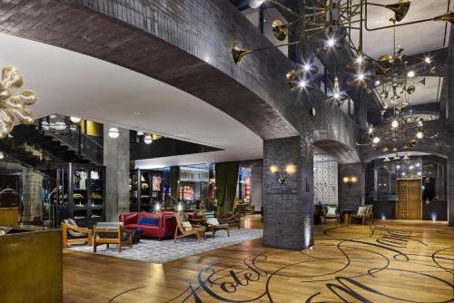 Rainey Street Historic District Hotel | Hotel Van Zandt