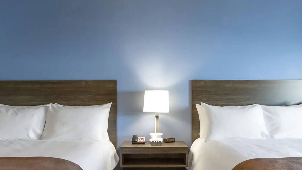 Pooler Hotel | Hotel w/In-Room Kitchen, Free Parking, Pet-Friendly, Near Savannah Airport