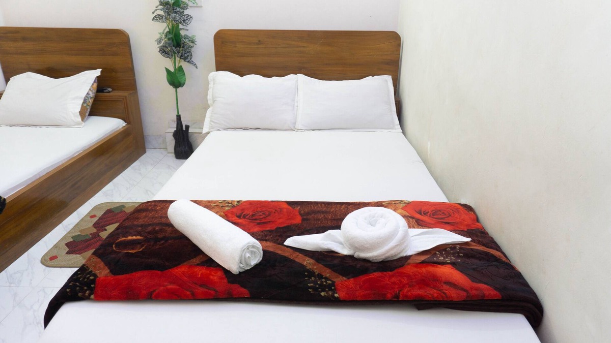 Dhaka Hotel | Hotel White House International - Standard Family Room - Non AC
