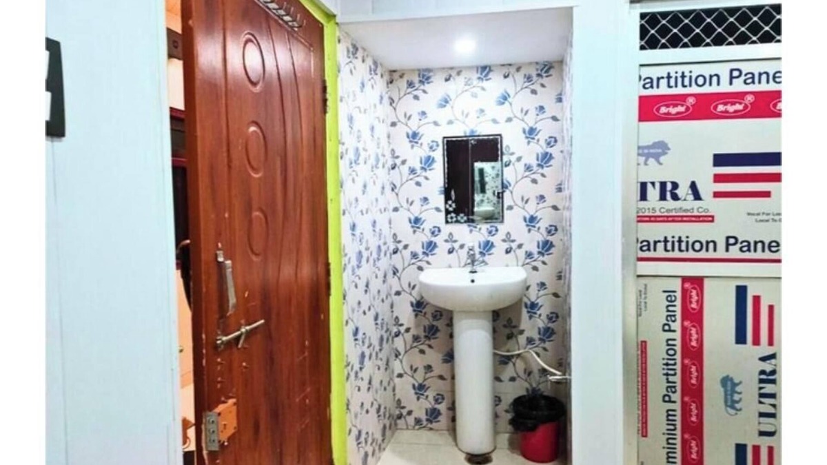 Gonda Apartment | Hotel White Stone Luxury Room with AC 4
