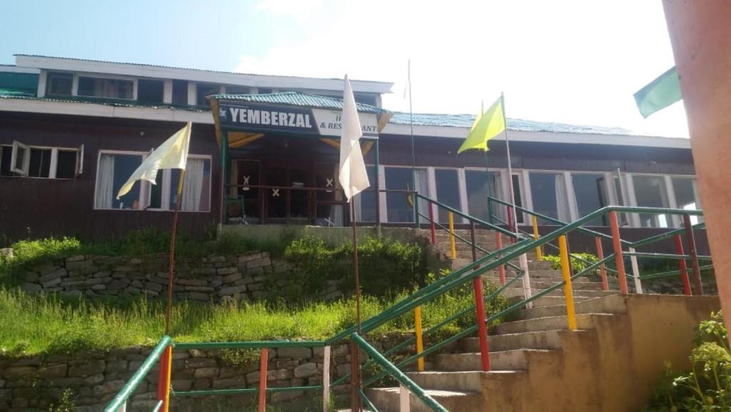 Srinagar Hotel | HOTEL YEMBERZAL JAMMU AND KASHMIR