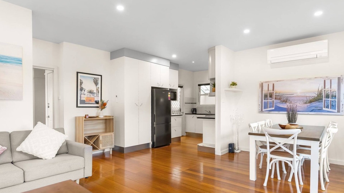 Warrnambool House | Hotham Heights - Comfortable 3 bedroom home