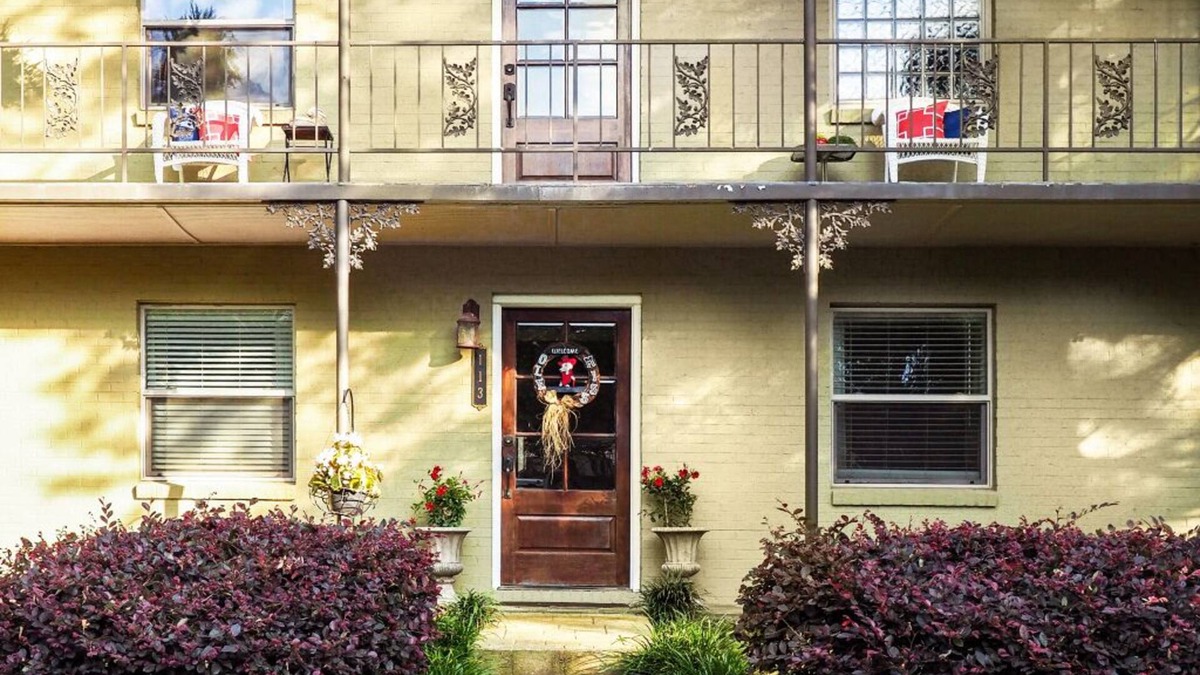 Oxford House | Hotty Toddy, Perfect Spotty! 4B/3B Townhouse Rental