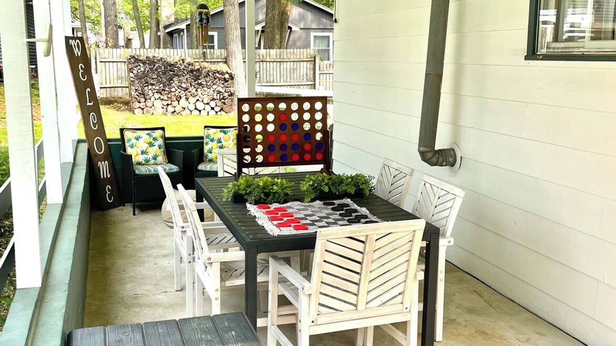Prudenville Cabin | Houghton Lake cabin with covered outdoor entertainment space. No cleaning fees.