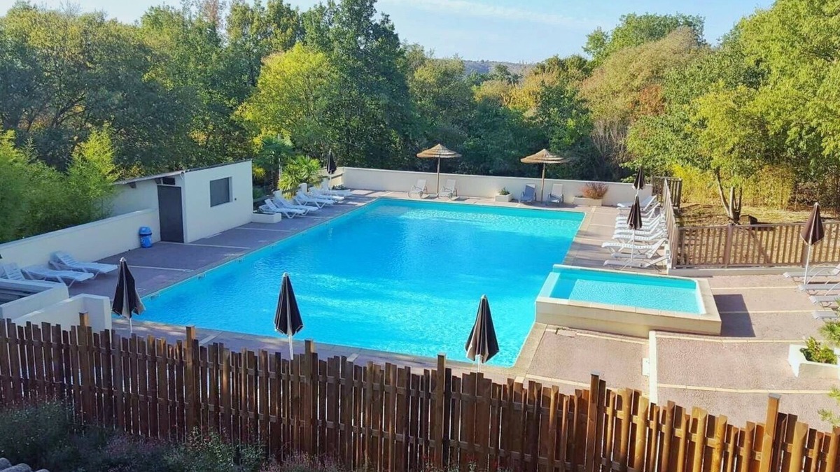 Montreal House | HOUSE 1 - Terrace, garden furniture, beautiful view, swimming pool, summer entertainment
