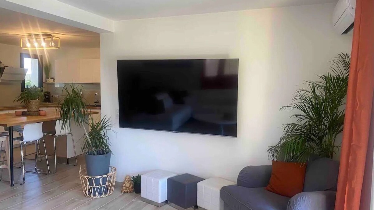 Frontignan House | House 130 metres from the sea