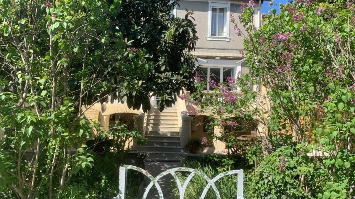 Orange House | House 140 m², 5 bedrooms, swimming pool, near center
