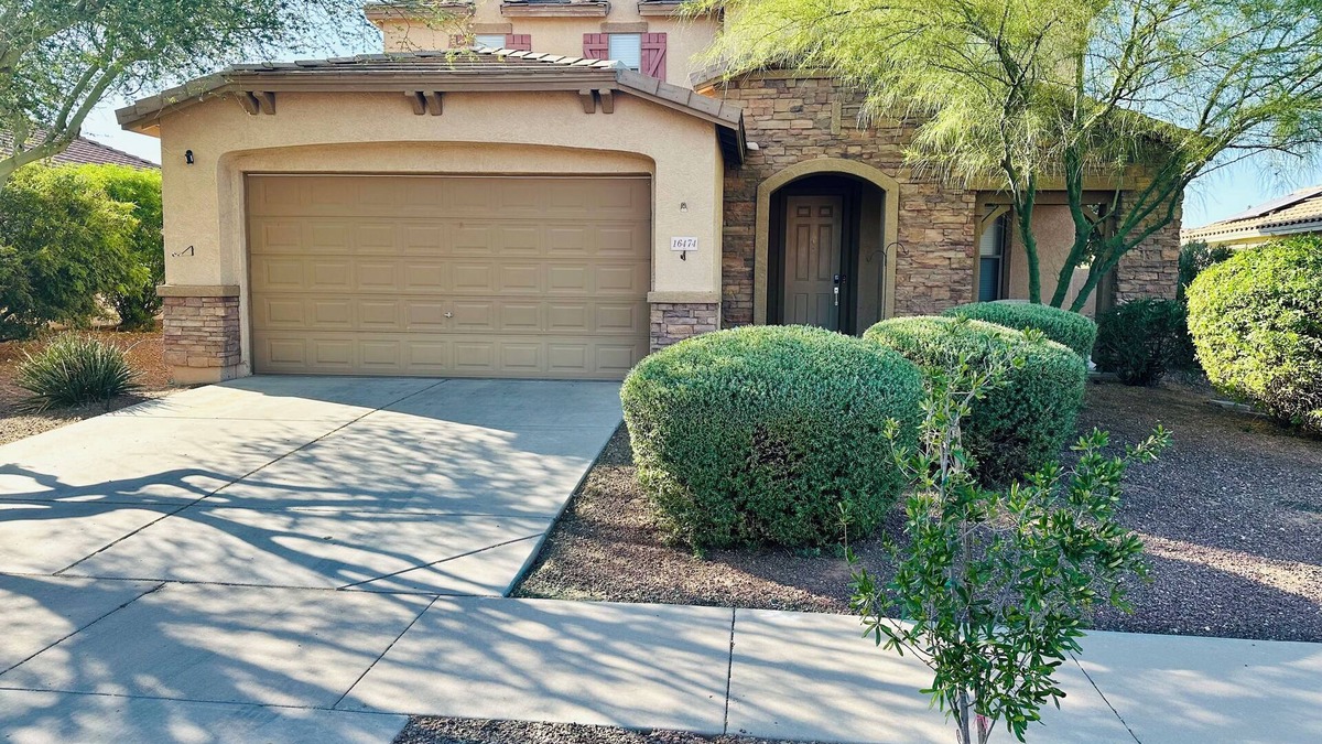 Surprise House | House- 3 Bedroom/Loft/2 full bath/1 half bath