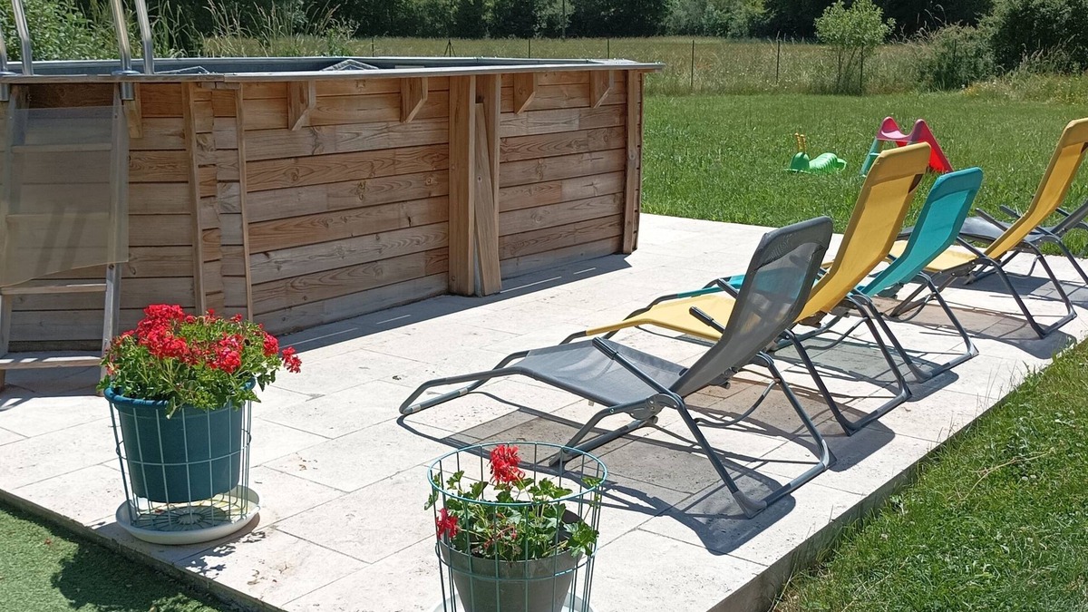 Saint-Daunes House | HOUSE 3 MINUTES FROM MONTCUQ WITH SWIMMING POOL AND LARGE ENCLOSED GARDEN
