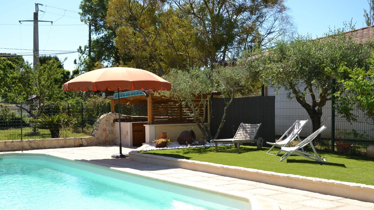 Saint-Martin-de-Crau House | House (4 + 2 pers) air-conditioned on closed ground, swimming pool