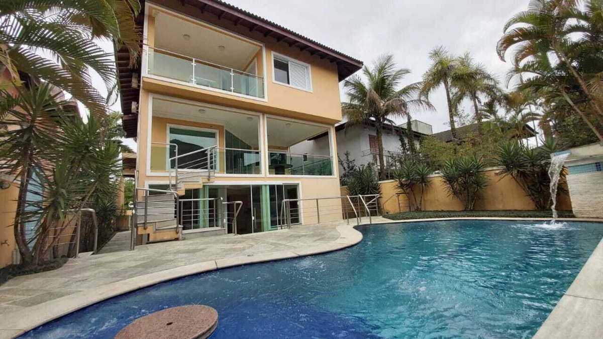 Vista Linda House | HOUSE "5" Stars; TOP! in the Condominium HANGA ROA - BERTIOGA - with 4 employees.
