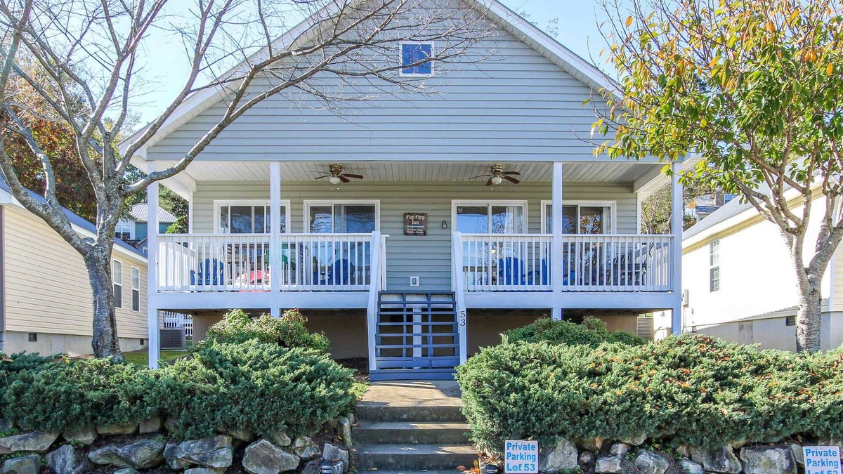 Leesburg House | House #53 Flip Flop Inn (no pets)