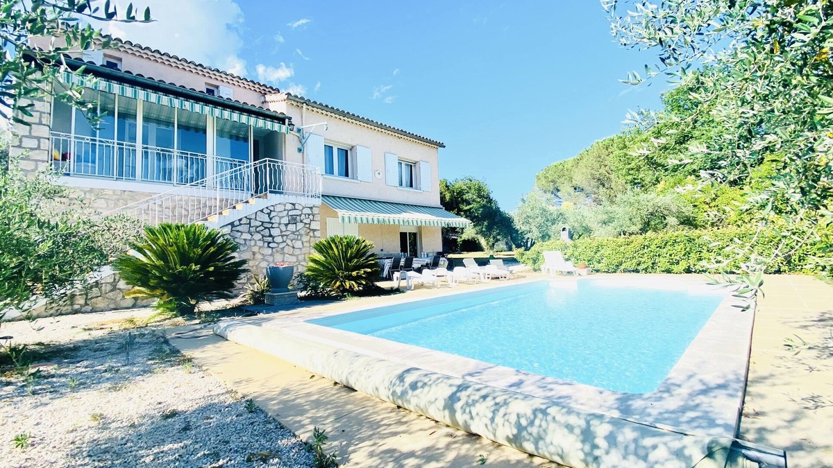 Saint-Martin-d'Ardeche House | House AXALY Saint Martin d'Ardèche capacity 12 people with swimming pool