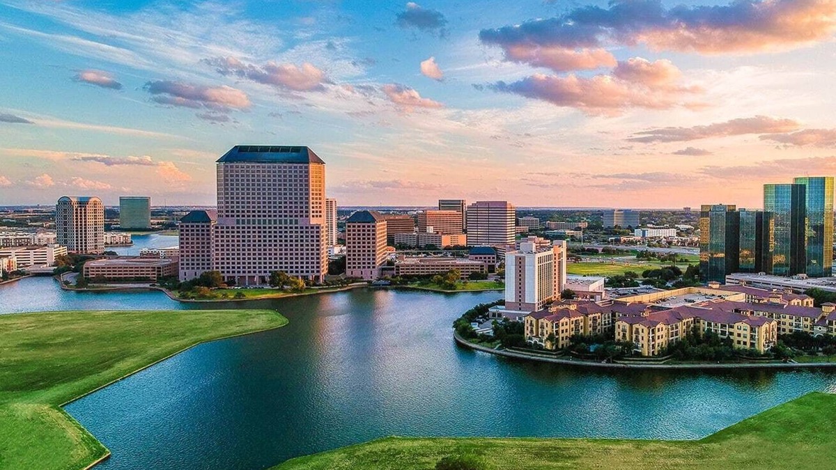Las Colinas House | House at Las Colinas-10 min DFW airport, 5 min ToyotaMusicFactory & lake Carolyn
